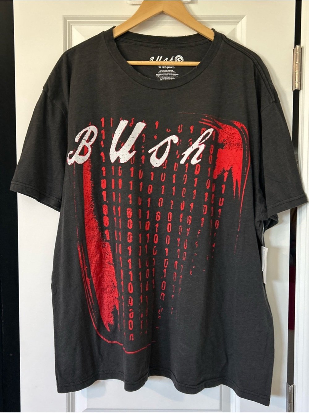 Men's Bush Boxy Band Tour Graphic T-Shirt Sz XL Distressed Neckline Hem NWT